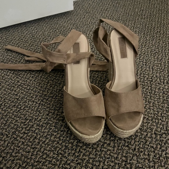 FOREVER 21 tan suede espadrille wedges - Picture 2 of 5